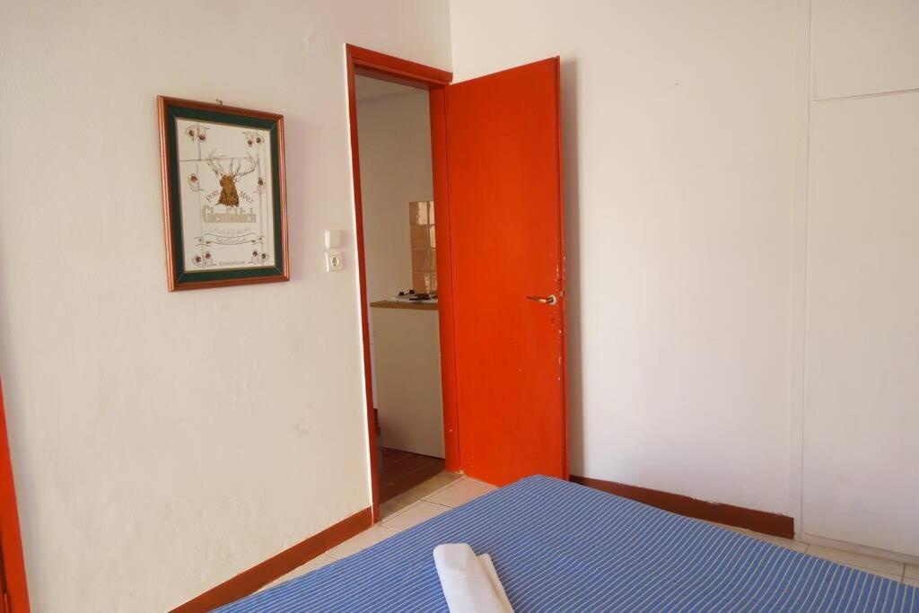 Apartment In The Center Of Town & Near The Rhodes City